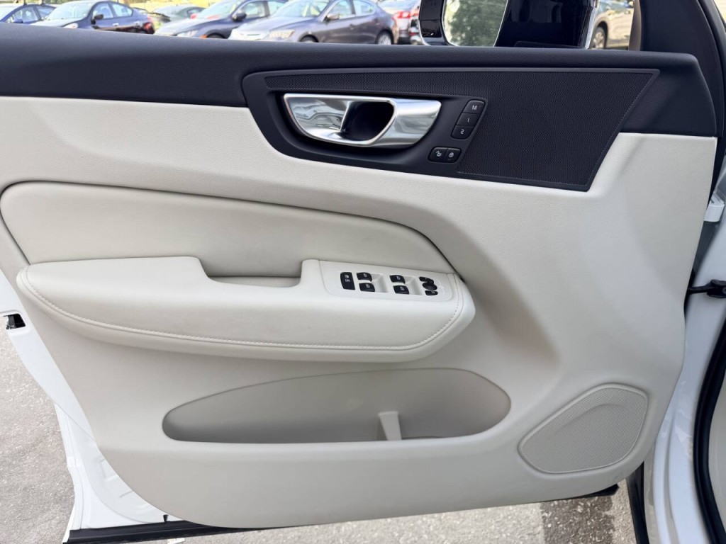 2025 Volvo XC60 Image 13