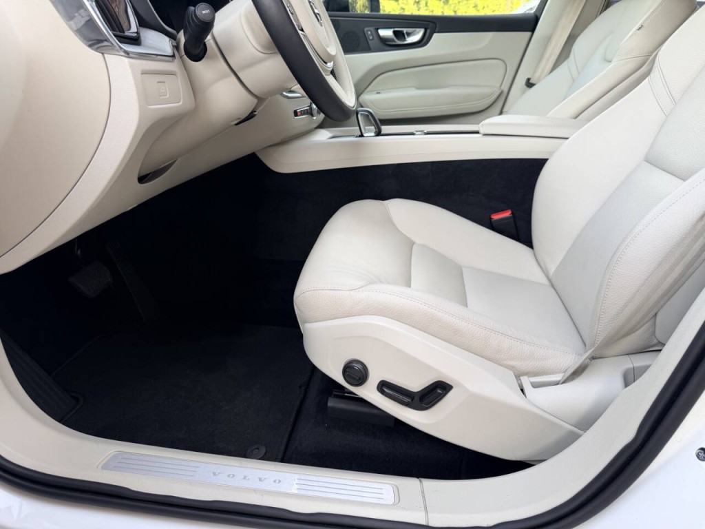 2025 Volvo XC60 Image 14