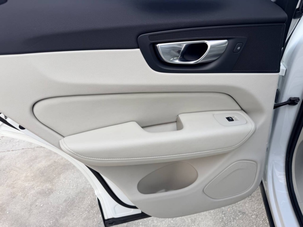 2025 Volvo XC60 Image 25
