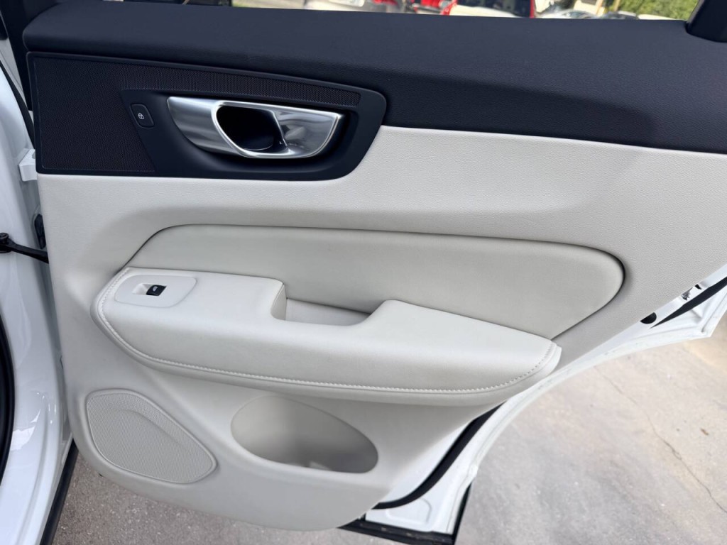 2025 Volvo XC60 Image 30