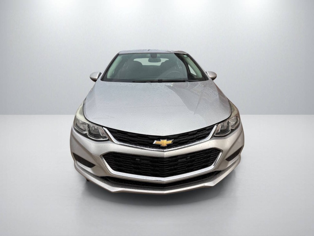 2018 Chevrolet Cruze Image 2