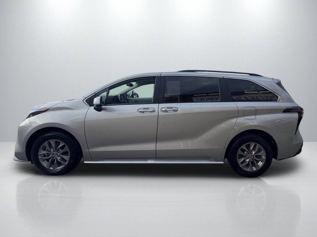 2025 Toyota Sienna Image 4