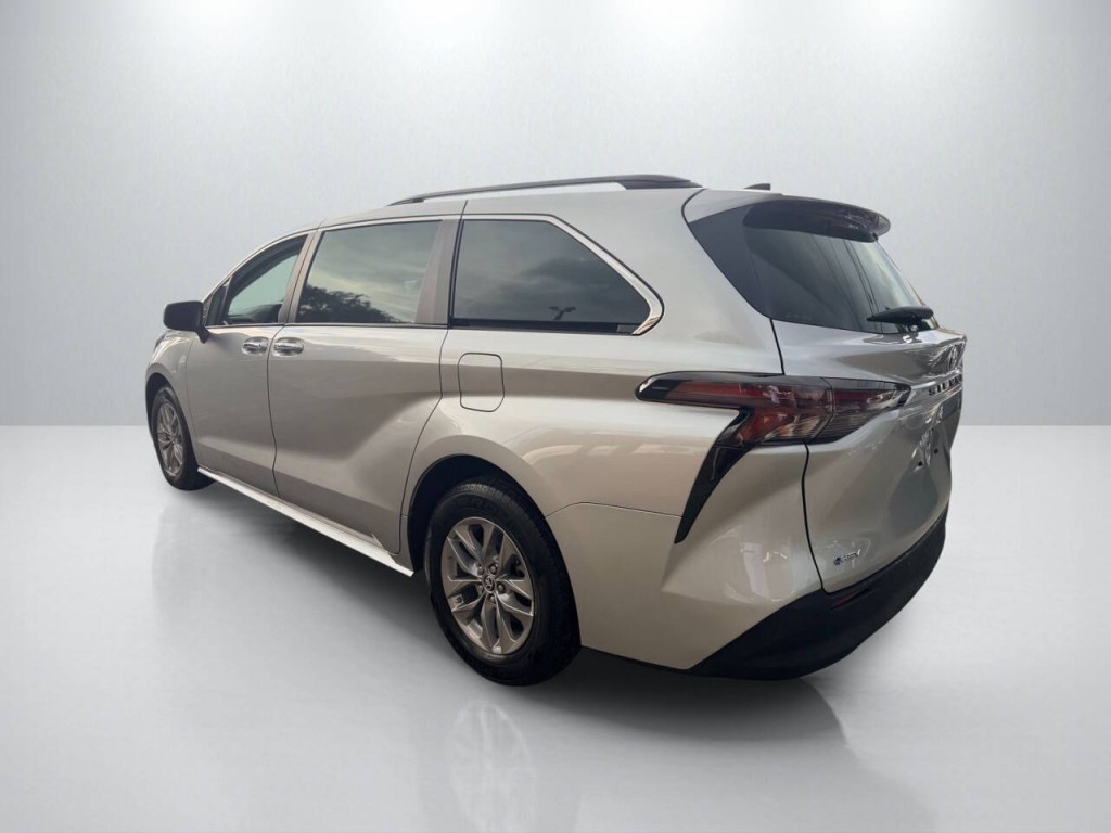 2025 Toyota Sienna Image 5