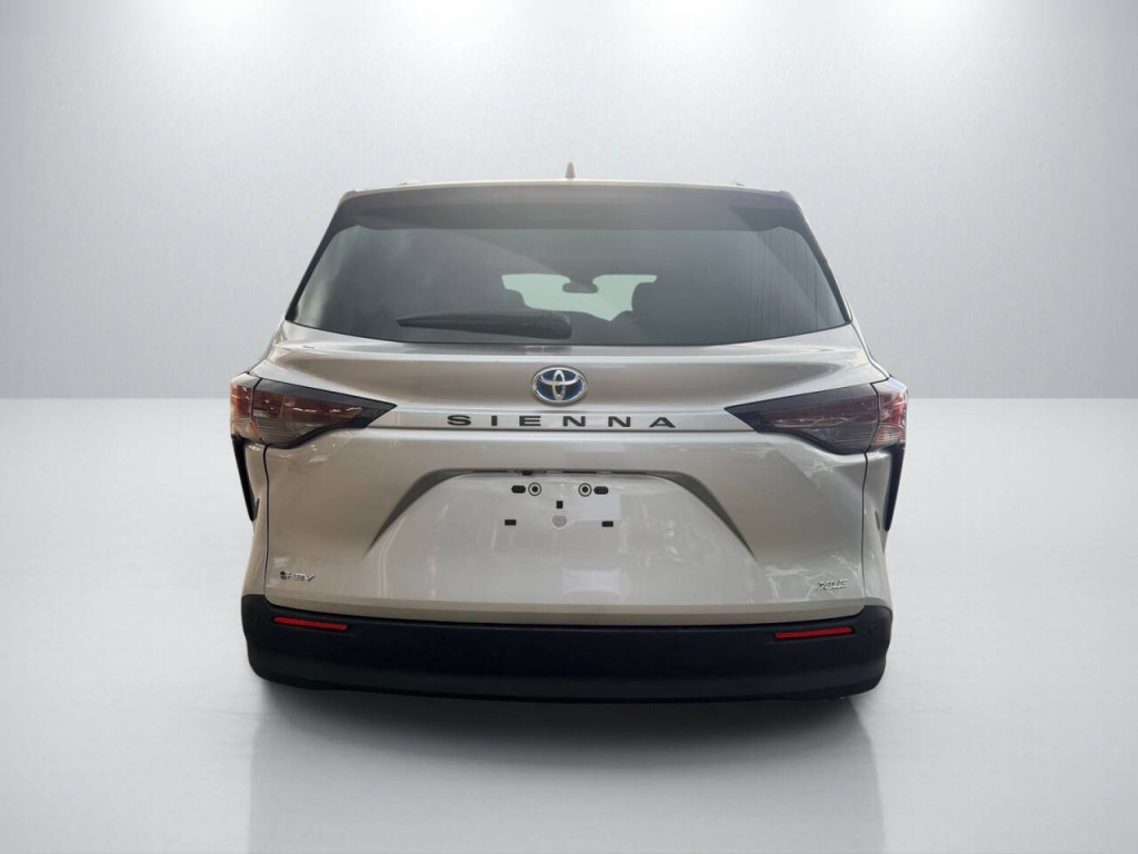 2025 Toyota Sienna Image 6