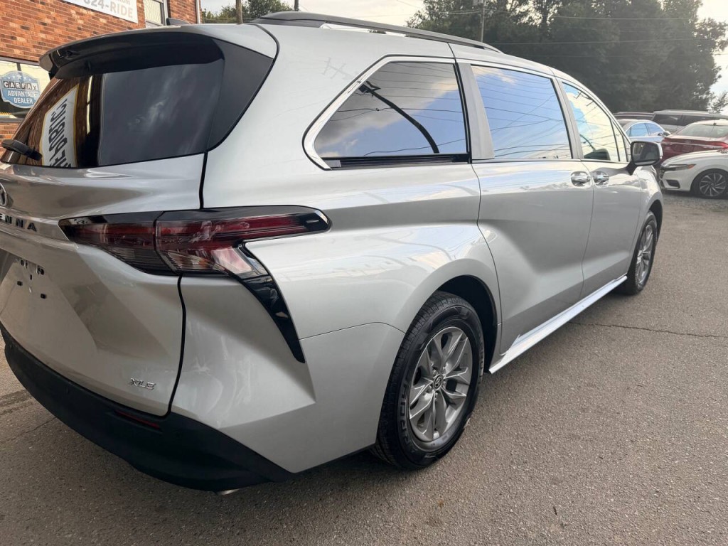 2025 Toyota Sienna Image 7