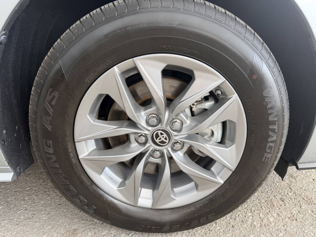 2025 Toyota Sienna Image 9