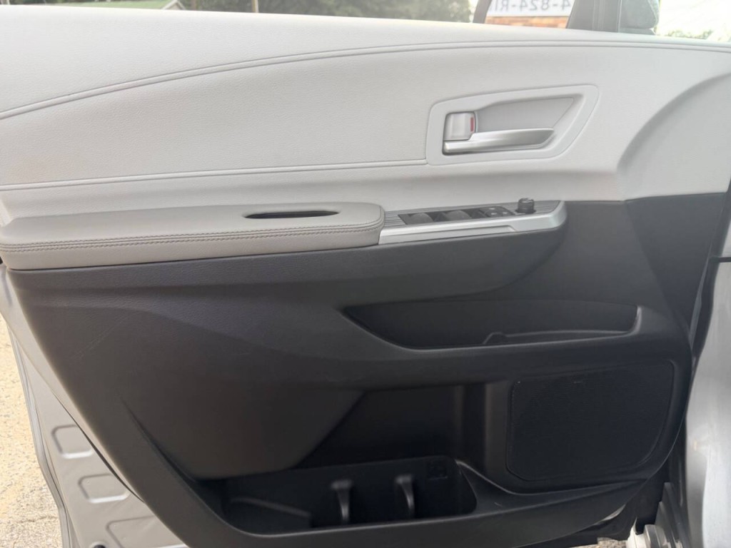 2025 Toyota Sienna Image 13