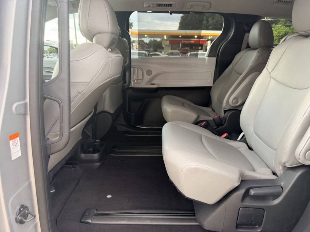 2025 Toyota Sienna Image 24