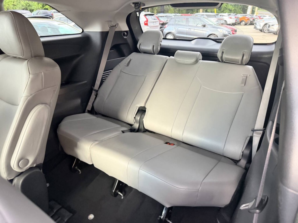 2025 Toyota Sienna Image 25