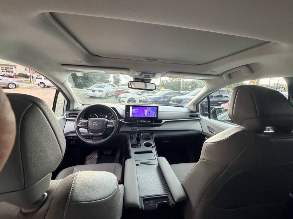 2025 Toyota Sienna Image 26
