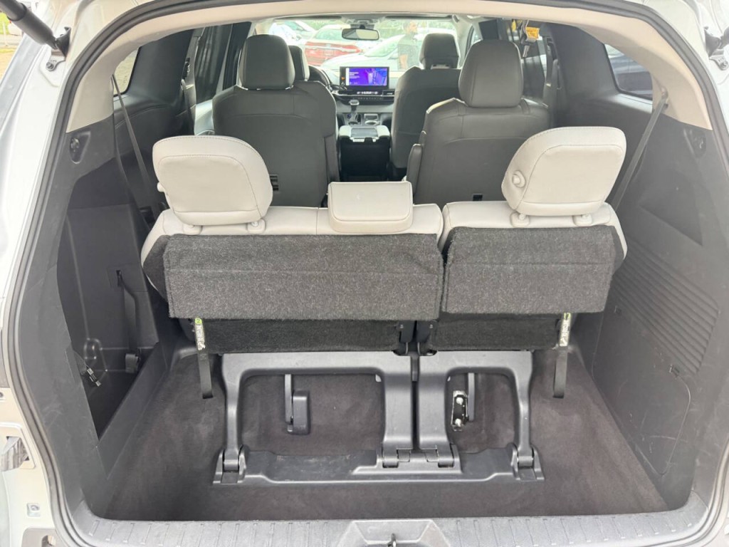 2025 Toyota Sienna Image 28