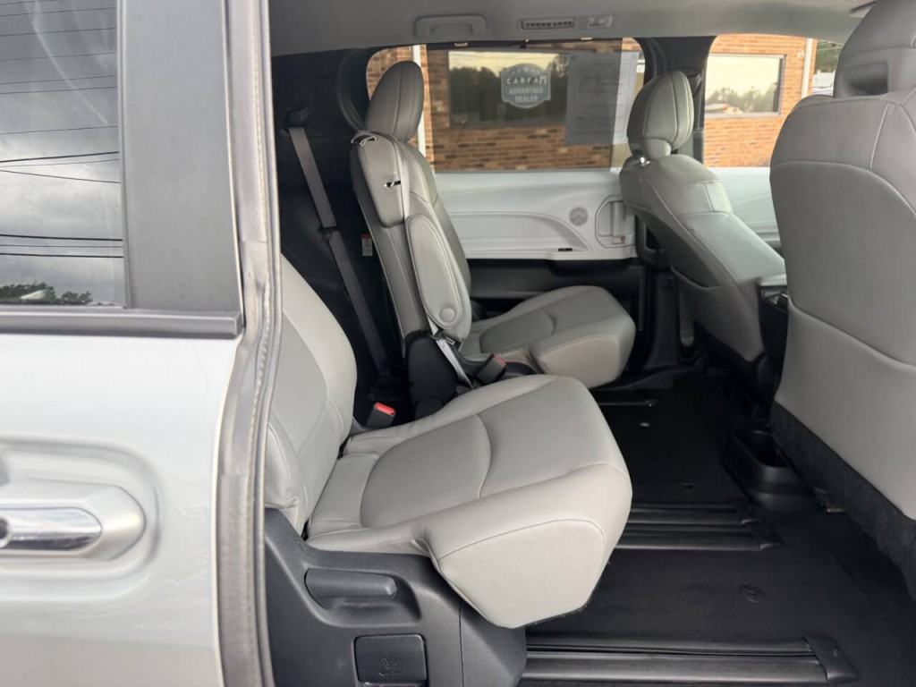 2025 Toyota Sienna Image 30