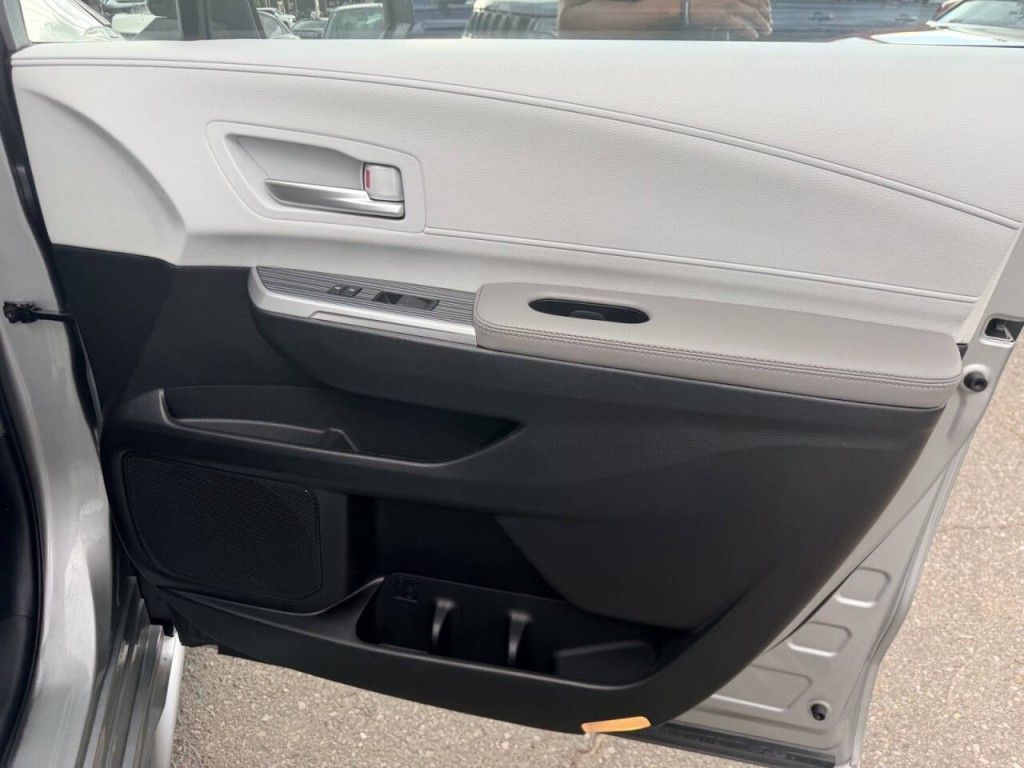 2025 Toyota Sienna Image 31