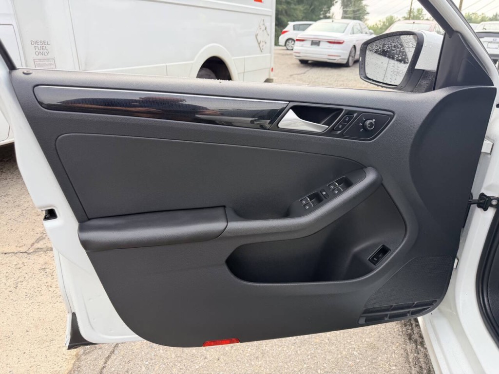 2017 Volkswagen Jetta Image 13