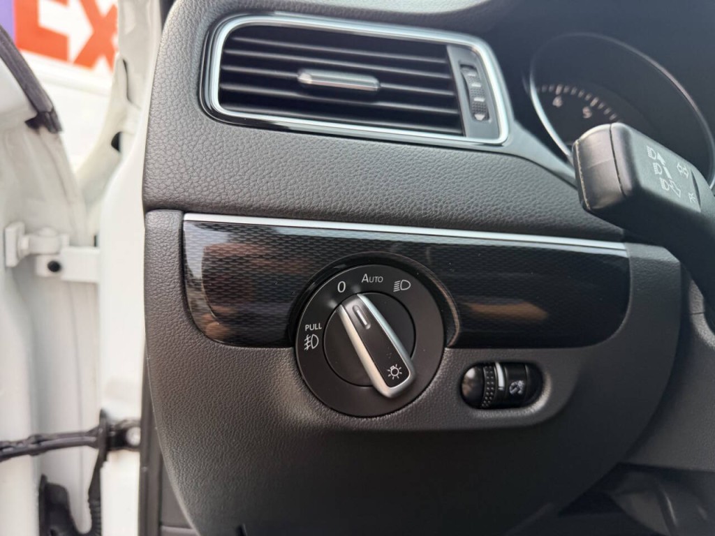 2017 Volkswagen Jetta Image 16