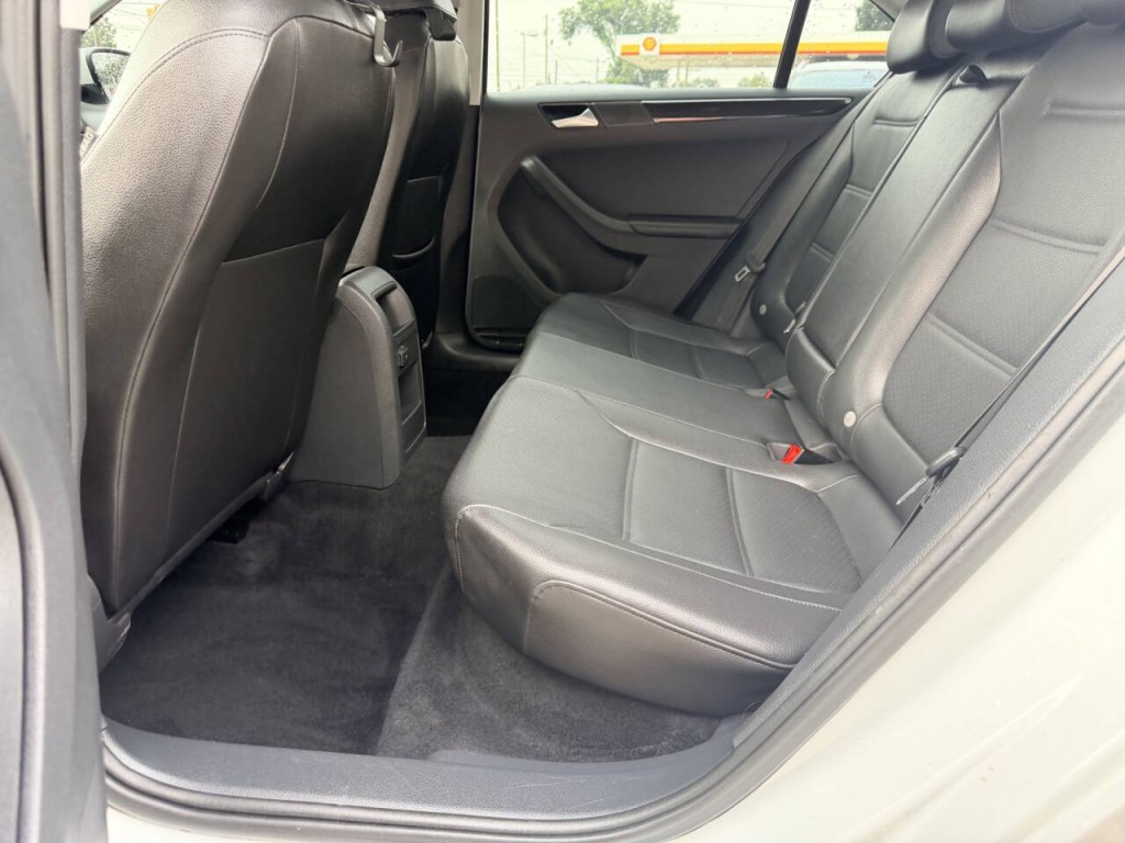 2017 Volkswagen Jetta Image 24