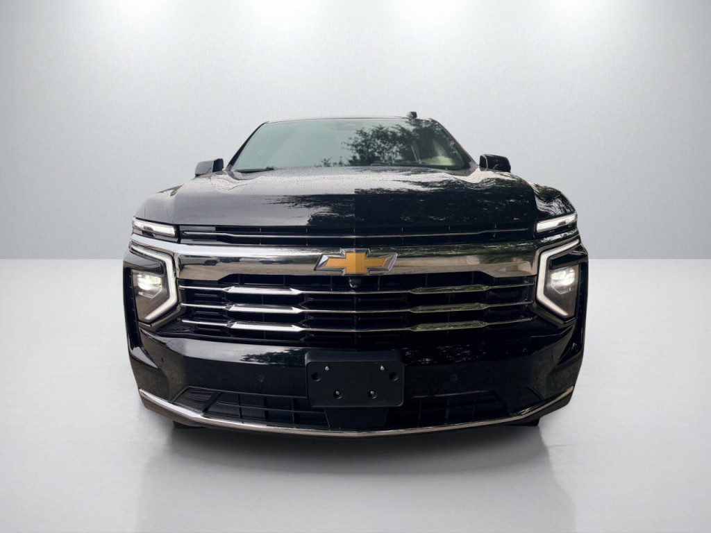 2025 Chevrolet Suburban Image 2