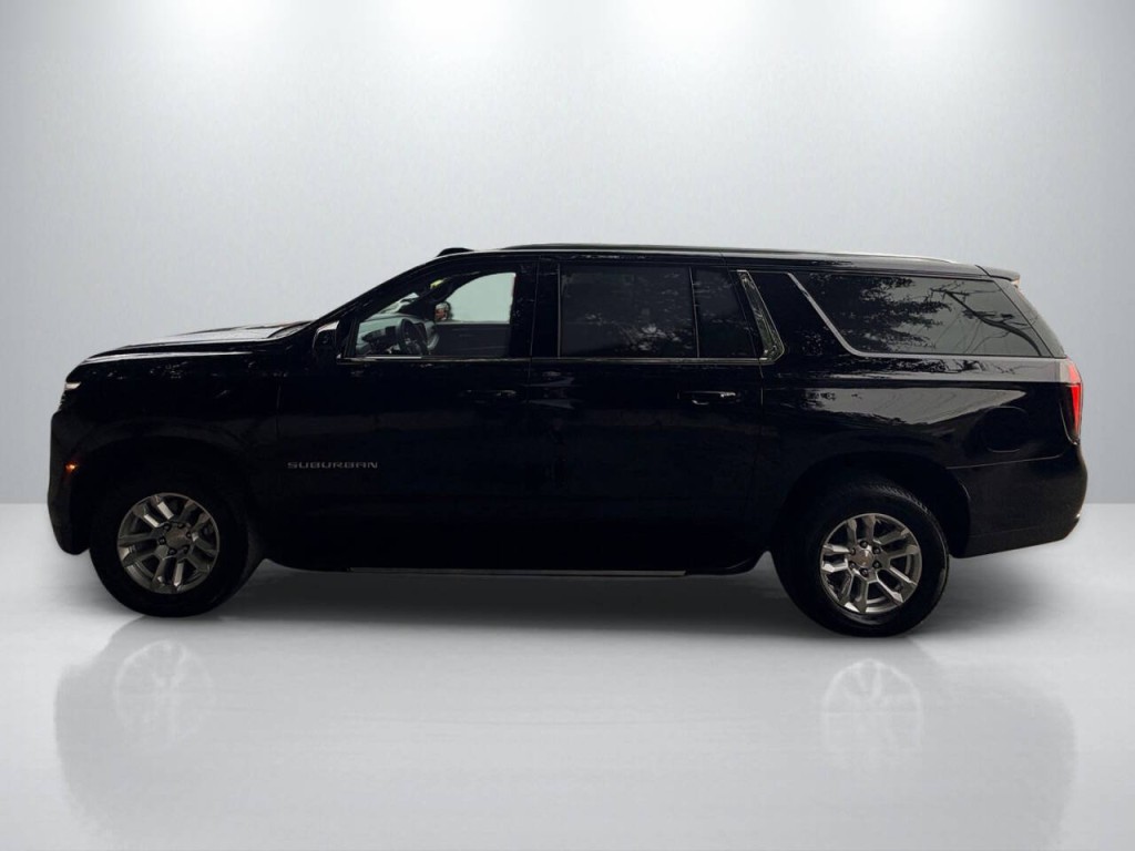 2025 Chevrolet Suburban Image 4