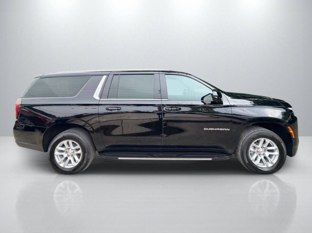 2025 Chevrolet Suburban Image 8