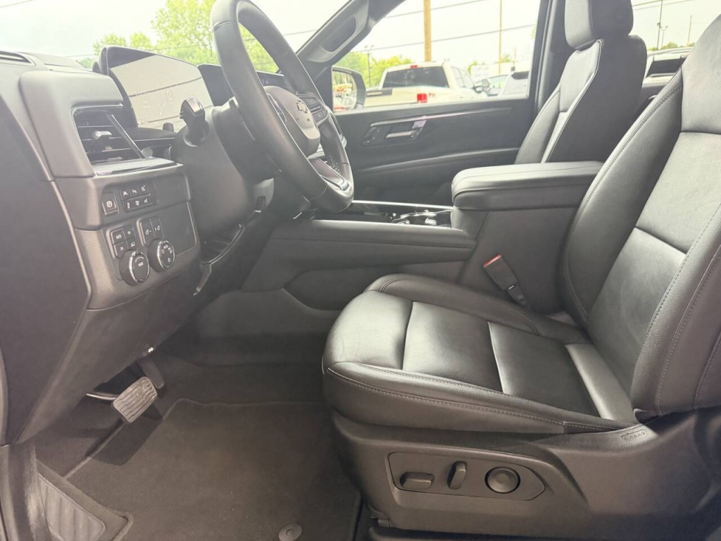 2025 Chevrolet Suburban Image 14