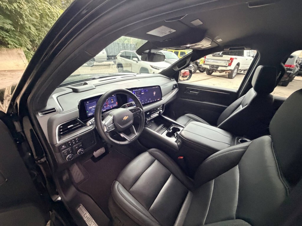 2025 Chevrolet Suburban Image 15