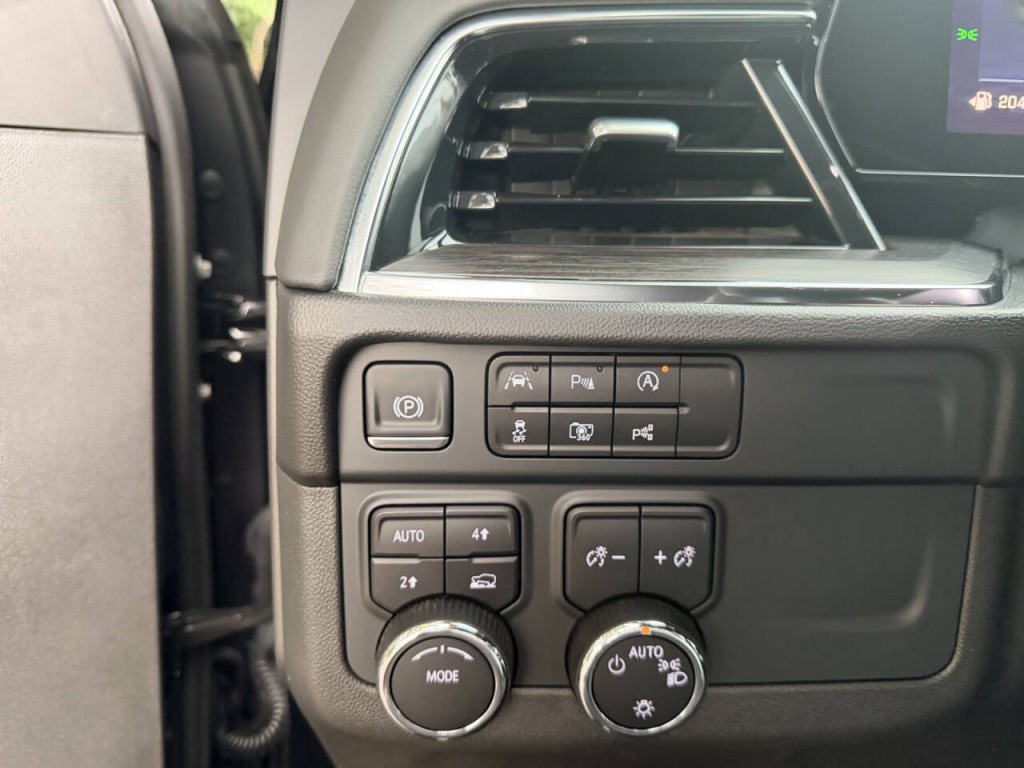 2025 Chevrolet Suburban Image 16