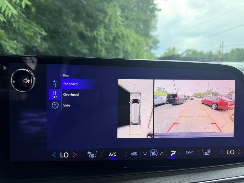 2025 Chevrolet Suburban Image 21