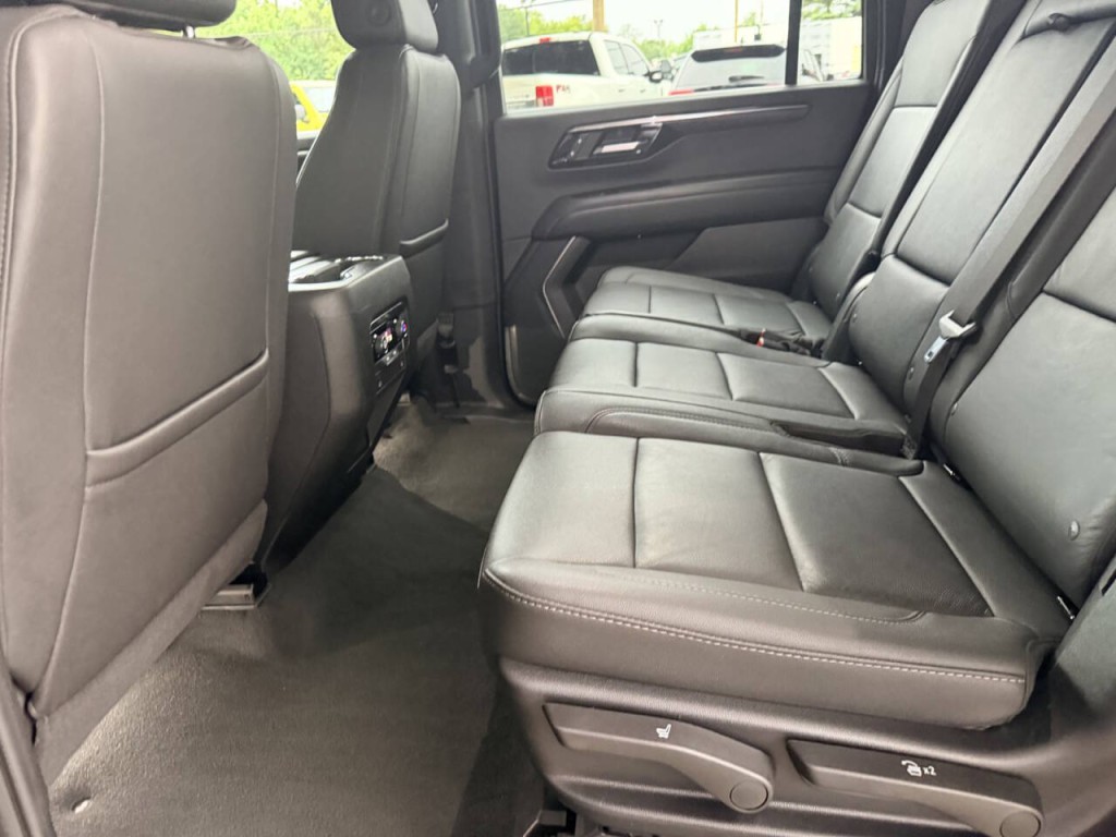 2025 Chevrolet Suburban Image 26