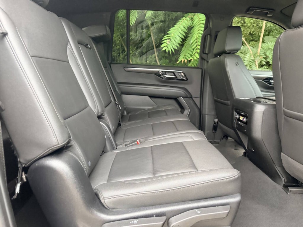 2025 Chevrolet Suburban Image 33