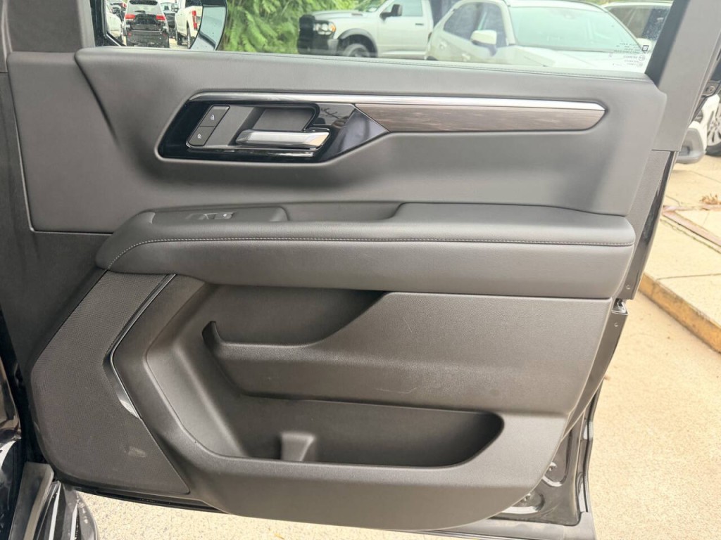2025 Chevrolet Suburban Image 34