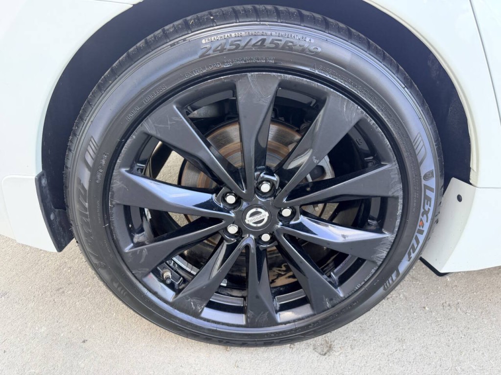 2017 Nissan Maxima Image 10