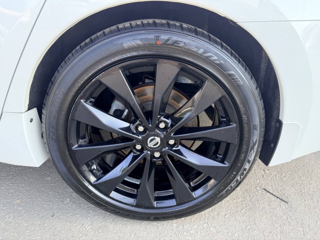 2017 Nissan Maxima Image 11
