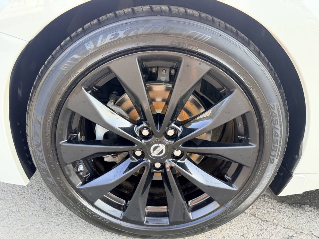 2017 Nissan Maxima Image 12