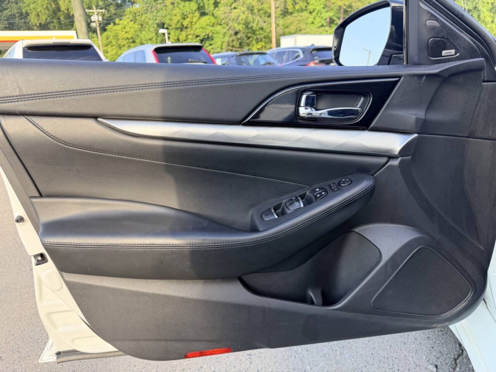 2017 Nissan Maxima Image 13