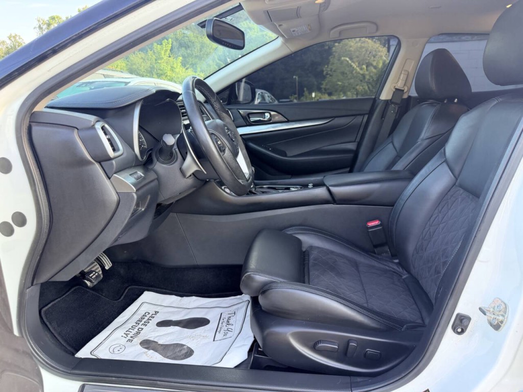 2017 Nissan Maxima Image 14