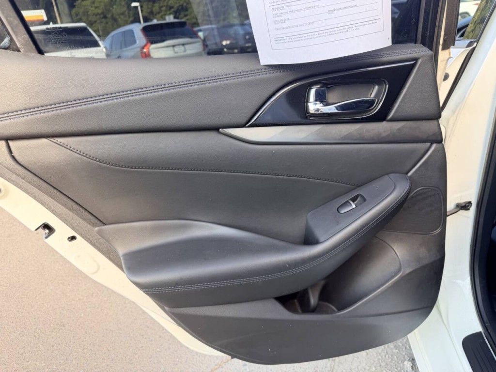 2017 Nissan Maxima Image 24