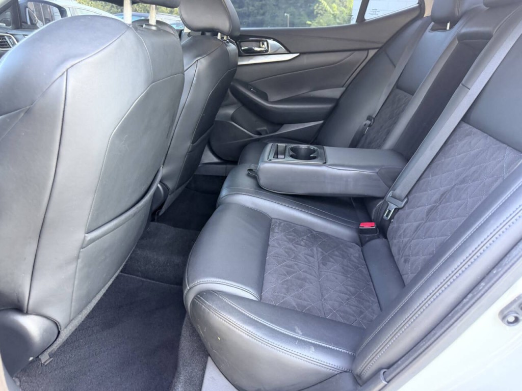2017 Nissan Maxima Image 25