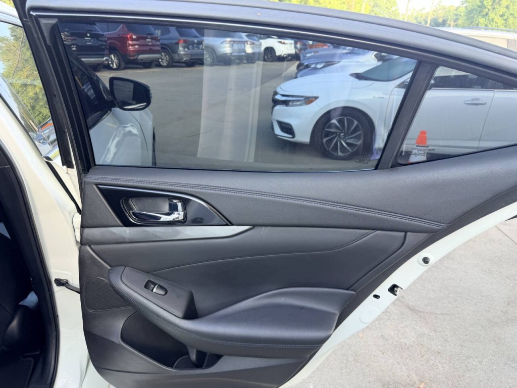 2017 Nissan Maxima Image 28