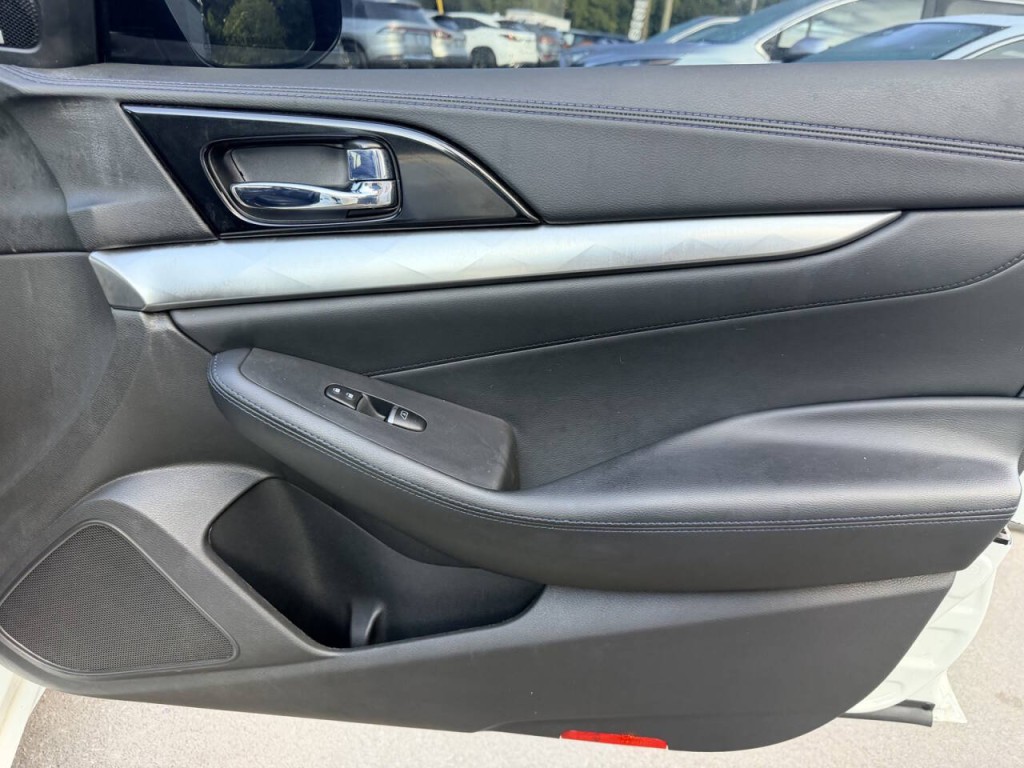 2017 Nissan Maxima Image 30