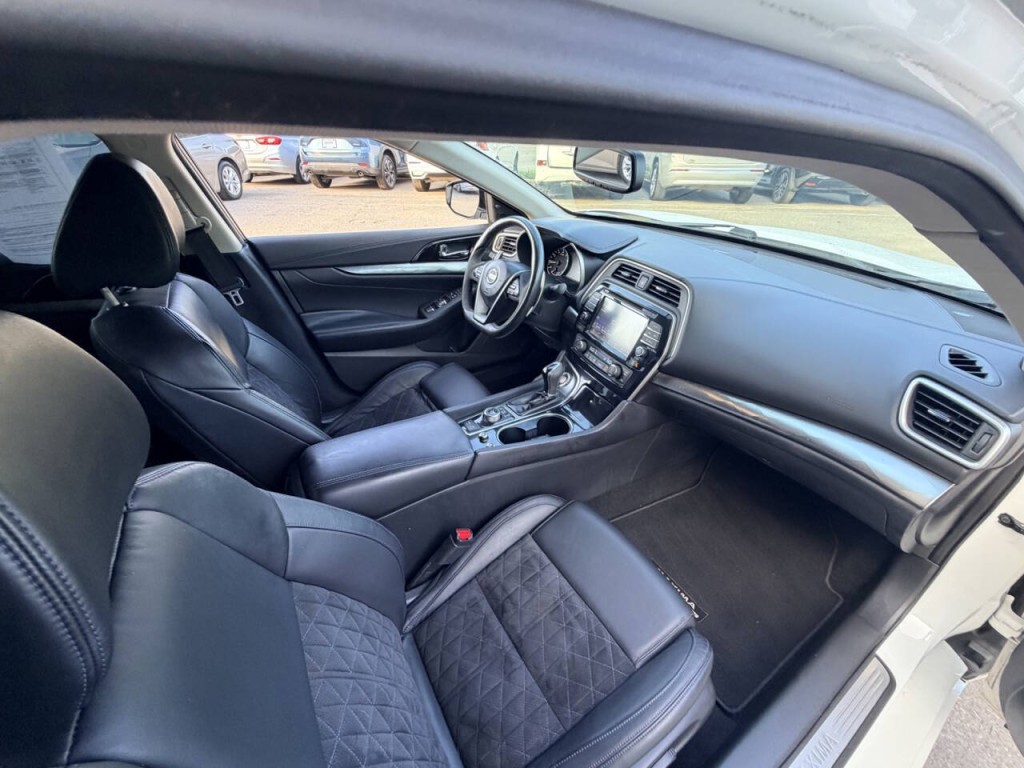 2017 Nissan Maxima Image 32