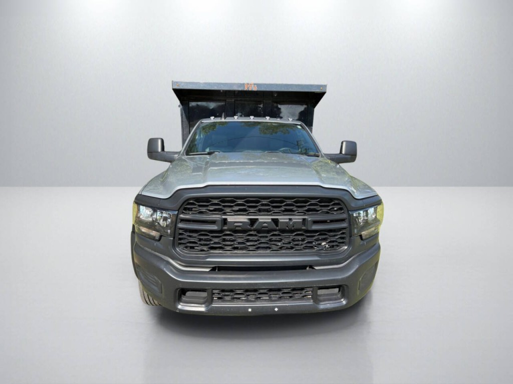 2023 RAM 5500 Image 2