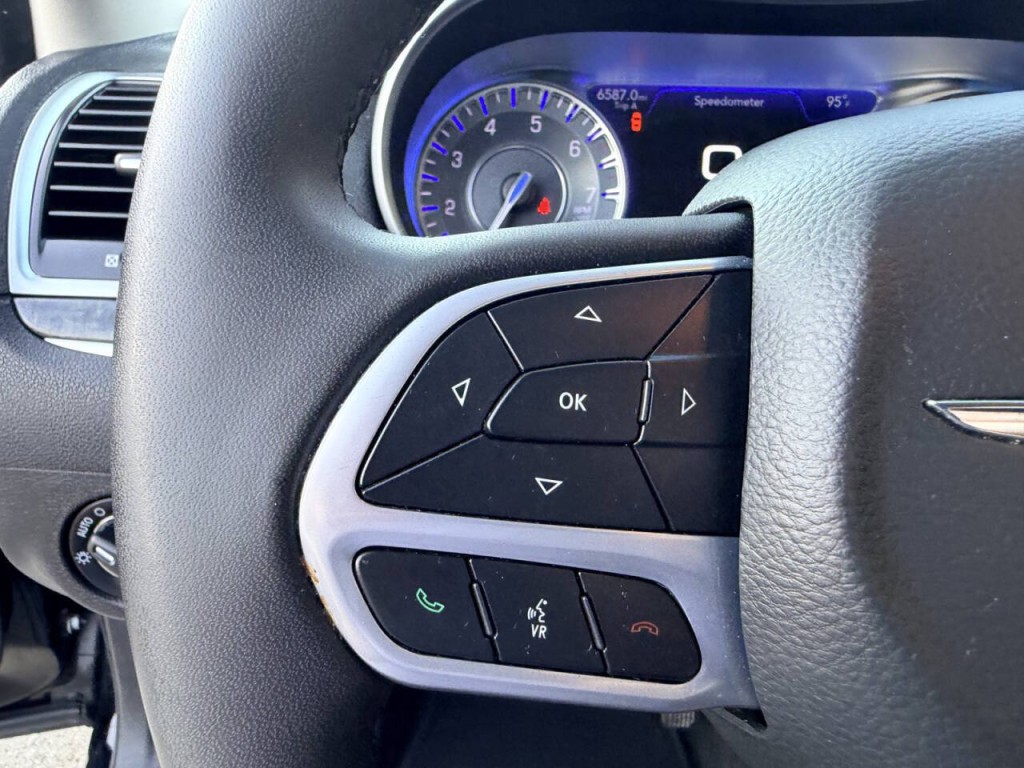 2023 Chrysler 300 Image 18