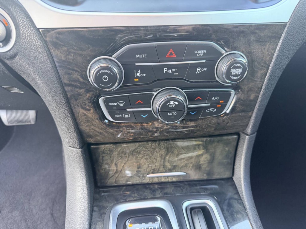 2023 Chrysler 300 Image 21
