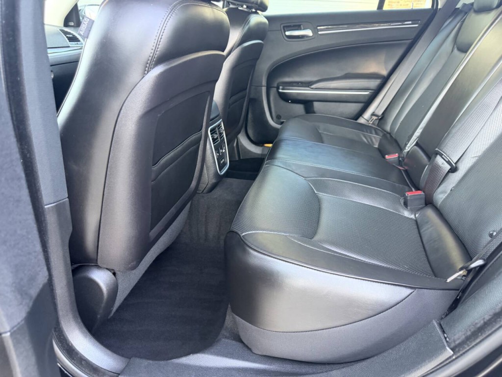 2023 Chrysler 300 Image 25