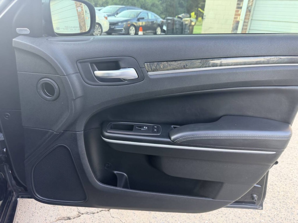 2023 Chrysler 300 Image 29