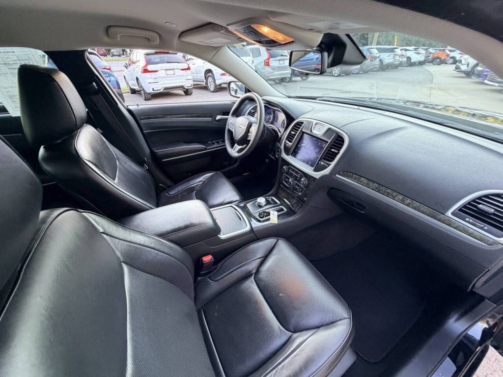 2023 Chrysler 300 Image 31