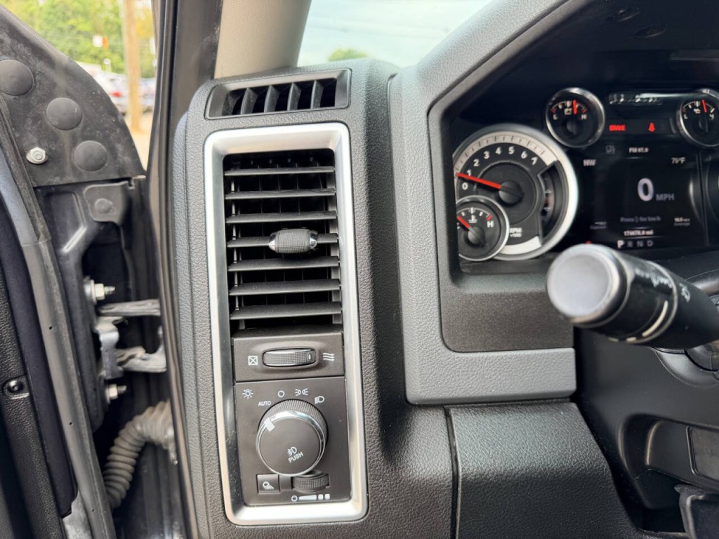 2014 RAM 1500 Image 16
