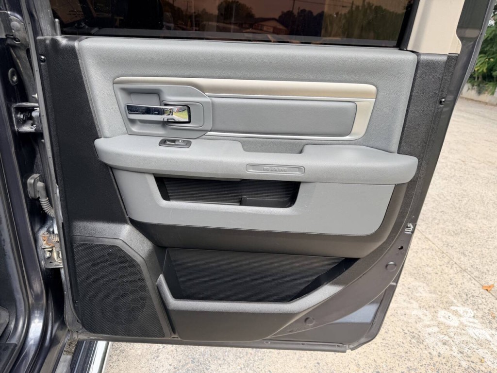 2014 RAM 1500 Image 27