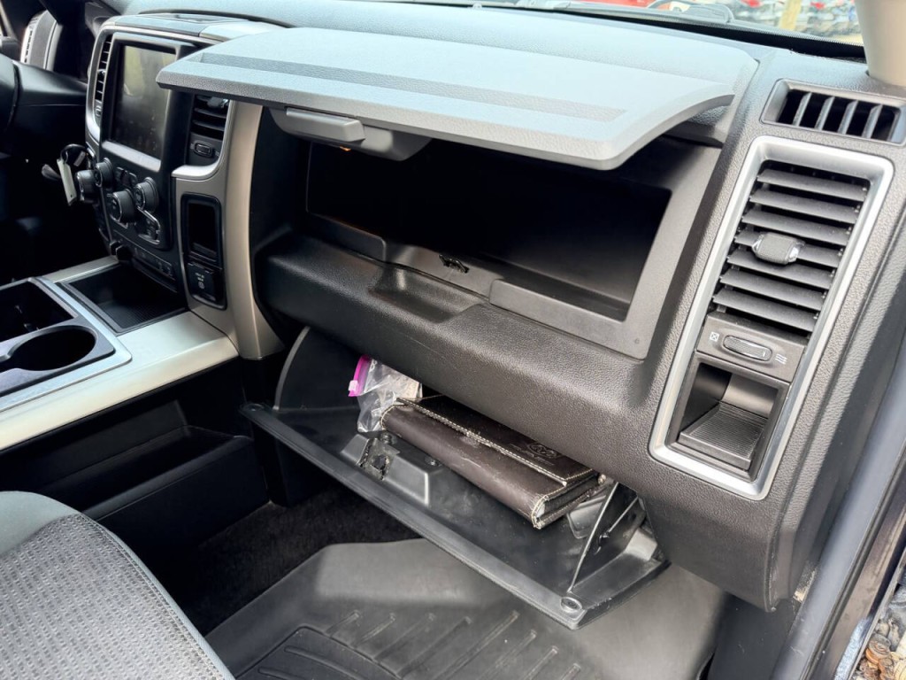 2014 RAM 1500 Image 32
