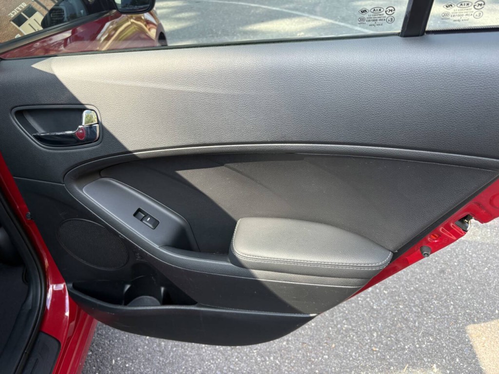 2016 Kia Forte Image 24